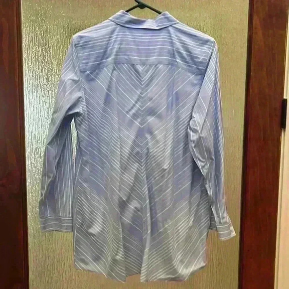 Chicos no iron oversized top button down - Picture 3 of 7